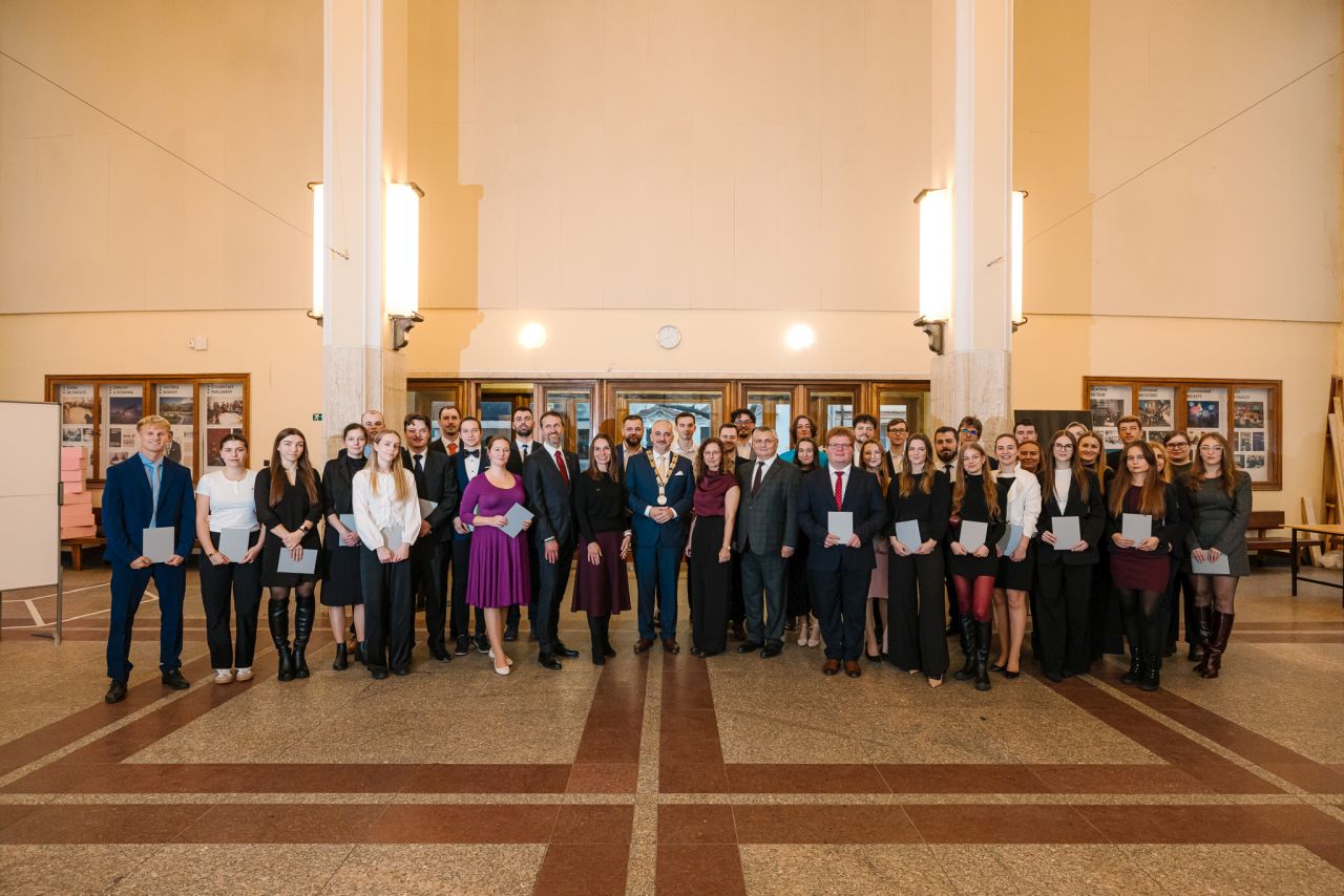 Ocenení študenti s vedením STU