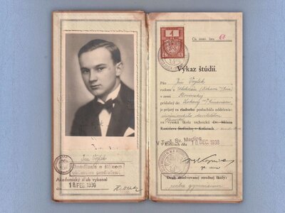 Fakulta získala vzácne doklady jedného z prvých študentov z roku 1938