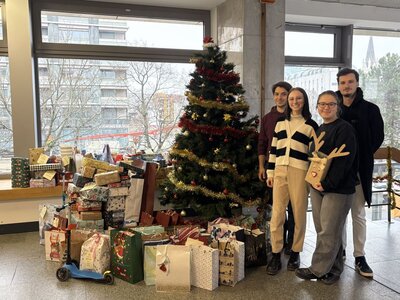 Univerzitné stromčeky prianí prinášali radosť aj tieto Vianoce