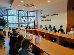 V rámci projektu minierasmus našu fakultu navštívili stredoškoláci - Img 20231120 090743