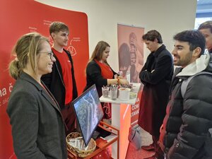 Kariérny deň navštívili desiatky študentov - 07