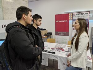 Kariérny deň navštívili desiatky študentov - 11