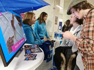 Kariérny deň navštívili desiatky študentov - 12