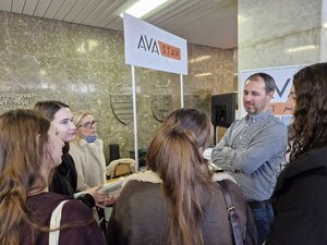 Kariérny deň navštívili desiatky študentov - 14