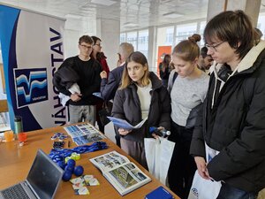 Kariérny deň navštívili desiatky študentov - 16