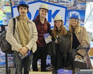 Kariérny deň navštívili desiatky študentov - 21kopia