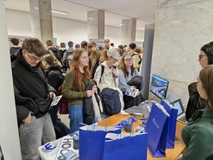 Kariérny deň navštívili desiatky študentov - 29