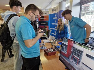 Kariérny deň navštívili desiatky študentov - 47