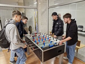 Kariérny deň navštívili desiatky študentov - 49