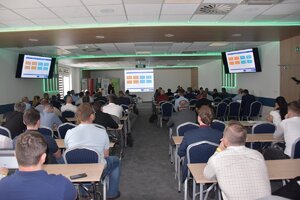 Účastníci konferencie v prednáškovej sále