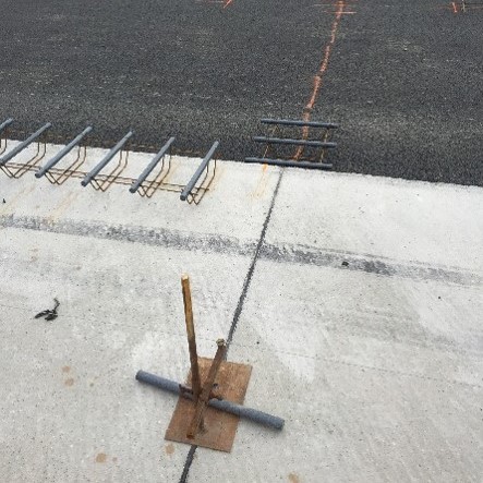 Ukladanie šmykových kotiev do cementobetónovej vozovky