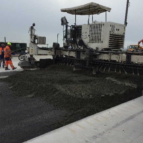 Pokladanie cementobetónovej vozovky