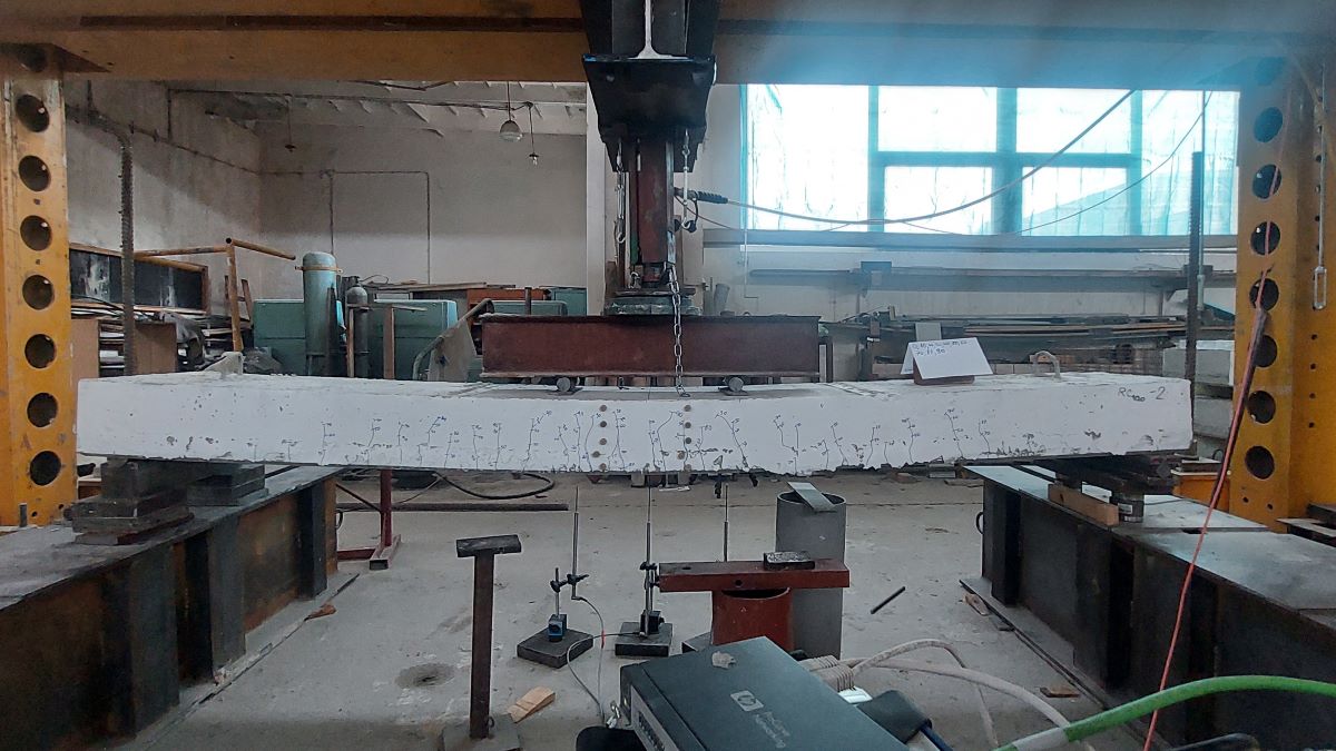 Laboratórny výskum v oblasti aplikácií betónu s obsahom RA