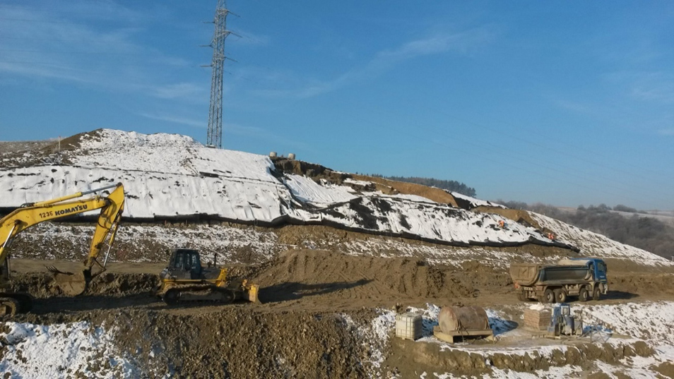 Posúdenia variantného riešenia diaľnice D1 Hubová - Ivachnová v úseku km 2,000 - 4,037 z hľadiska geotechnických rizík